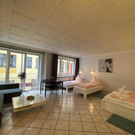 Central Shared Apartment, Friesenplatz Cologne Exterior photo